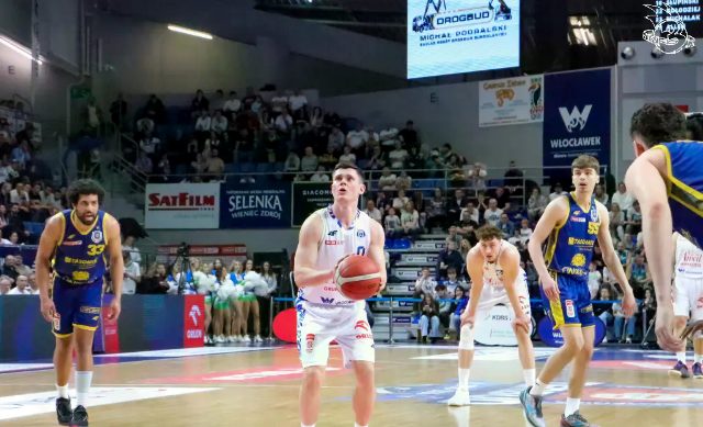 Galeria zdjęć 25 kolejki OBL Anwil Włocławek-Tasomix Rosiek Stal Ostrów Wielkopolski — zdjęcie 151