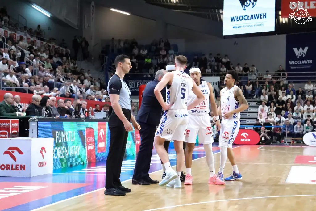 Galeria zdjęć 25 kolejki OBL Anwil Włocławek-Tasomix Rosiek Stal Ostrów Wielkopolski — zdjęcie 57