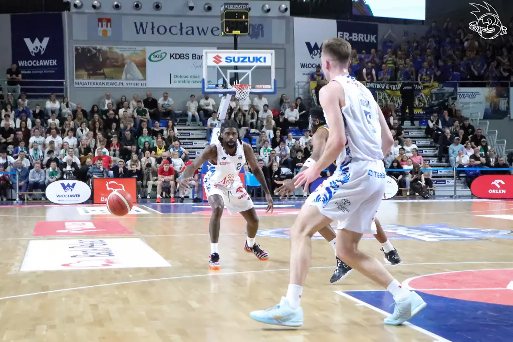 Galeria zdjęć 25 kolejki OBL Anwil Włocławek-Tasomix Rosiek Stal Ostrów Wielkopolski — zdjęcie 94