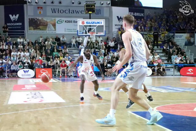 Galeria zdjęć 25 kolejki OBL Anwil Włocławek-Tasomix Rosiek Stal Ostrów Wielkopolski — zdjęcie 94