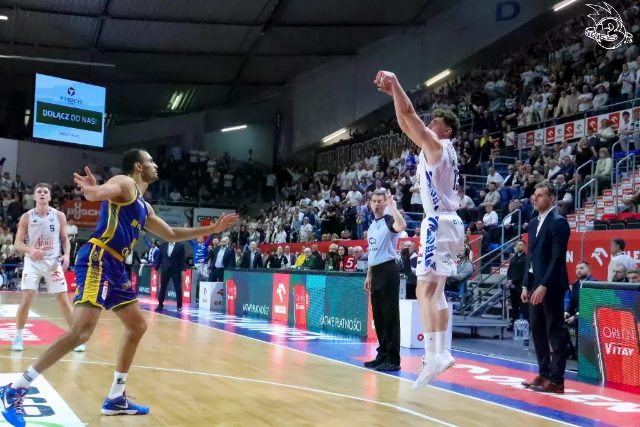 Galeria zdjęć 25 kolejki OBL Anwil Włocławek-Tasomix Rosiek Stal Ostrów Wielkopolski — zdjęcie 176