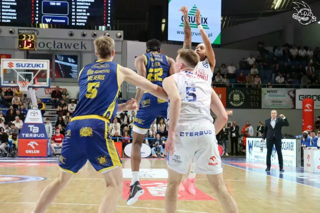 Galeria zdjęć 25 kolejki OBL Anwil Włocławek-Tasomix Rosiek Stal Ostrów Wielkopolski — zdjęcie 138