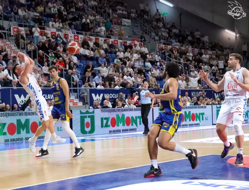 Galeria zdjęć 25 kolejki OBL Anwil Włocławek-Tasomix Rosiek Stal Ostrów Wielkopolski — zdjęcie 162