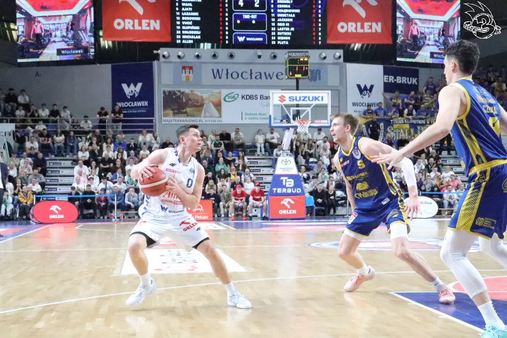 Galeria zdjęć 25 kolejki OBL Anwil Włocławek-Tasomix Rosiek Stal Ostrów Wielkopolski — zdjęcie 118