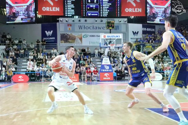 Galeria zdjęć 25 kolejki OBL Anwil Włocławek-Tasomix Rosiek Stal Ostrów Wielkopolski — zdjęcie 118