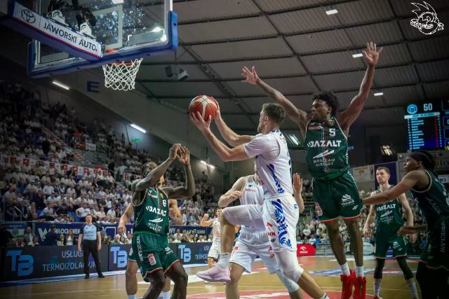 Galeria zdjęć 28 kolejki OBL Anwil Włocławek-WKS Śląsk Wrocław — zdjęcie 150