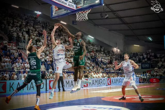 Galeria zdjęć 28 kolejki OBL Anwil Włocławek-WKS Śląsk Wrocław — zdjęcie 201