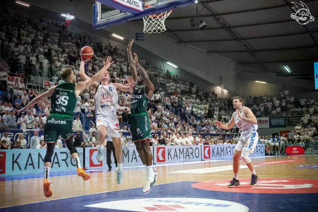 Galeria zdjęć 28 kolejki OBL Anwil Włocławek-WKS Śląsk Wrocław — zdjęcie 200