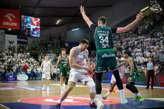 Galeria zdjęć 28 kolejki OBL Anwil Włocławek-WKS Śląsk Wrocław — zdjęcie 49