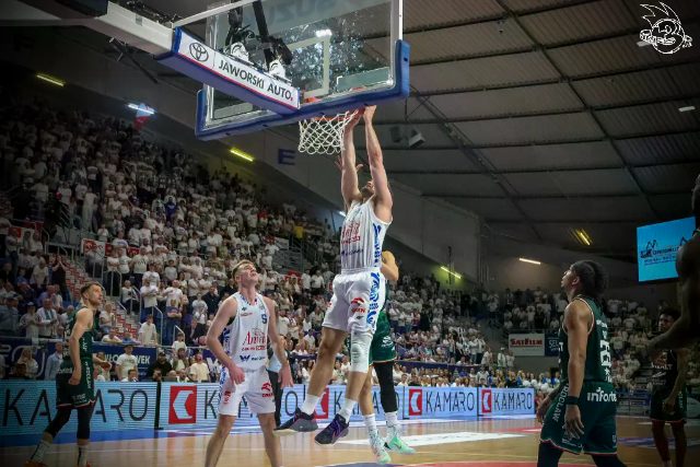 Galeria zdjęć 28 kolejki OBL Anwil Włocławek-WKS Śląsk Wrocław — zdjęcie 203