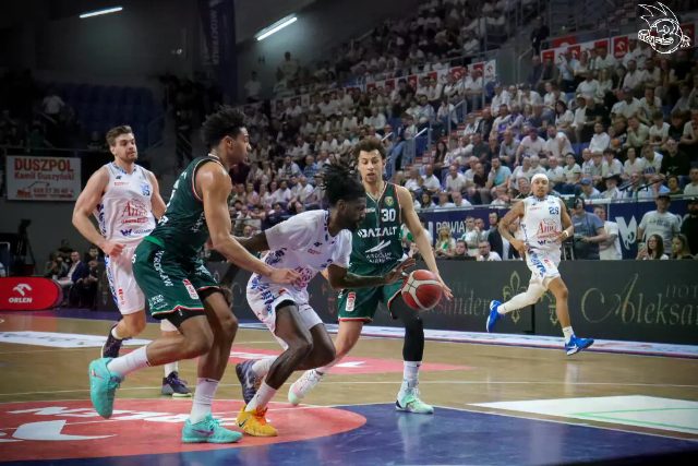 Galeria zdjęć 28 kolejki OBL Anwil Włocławek-WKS Śląsk Wrocław — zdjęcie 127