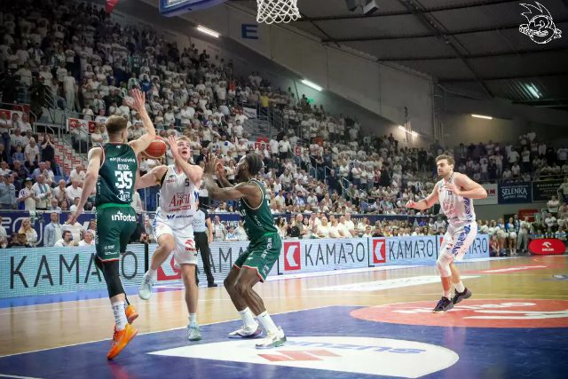 Galeria zdjęć 28 kolejki OBL Anwil Włocławek-WKS Śląsk Wrocław — zdjęcie 199