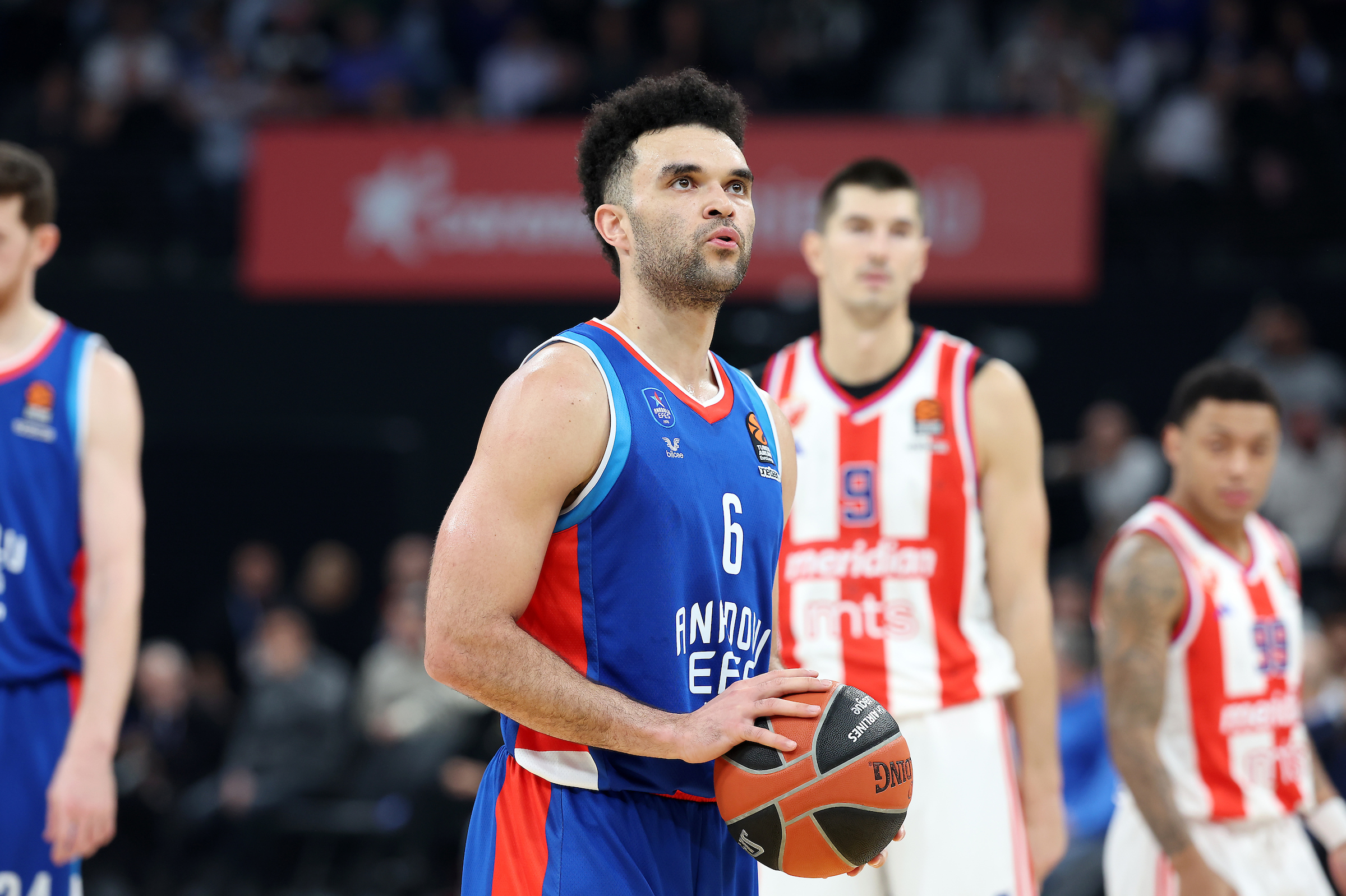 Festiwal strat w meczu dwóch połów - Anadolu Efes górą przeciwko Crvenie Zvezda