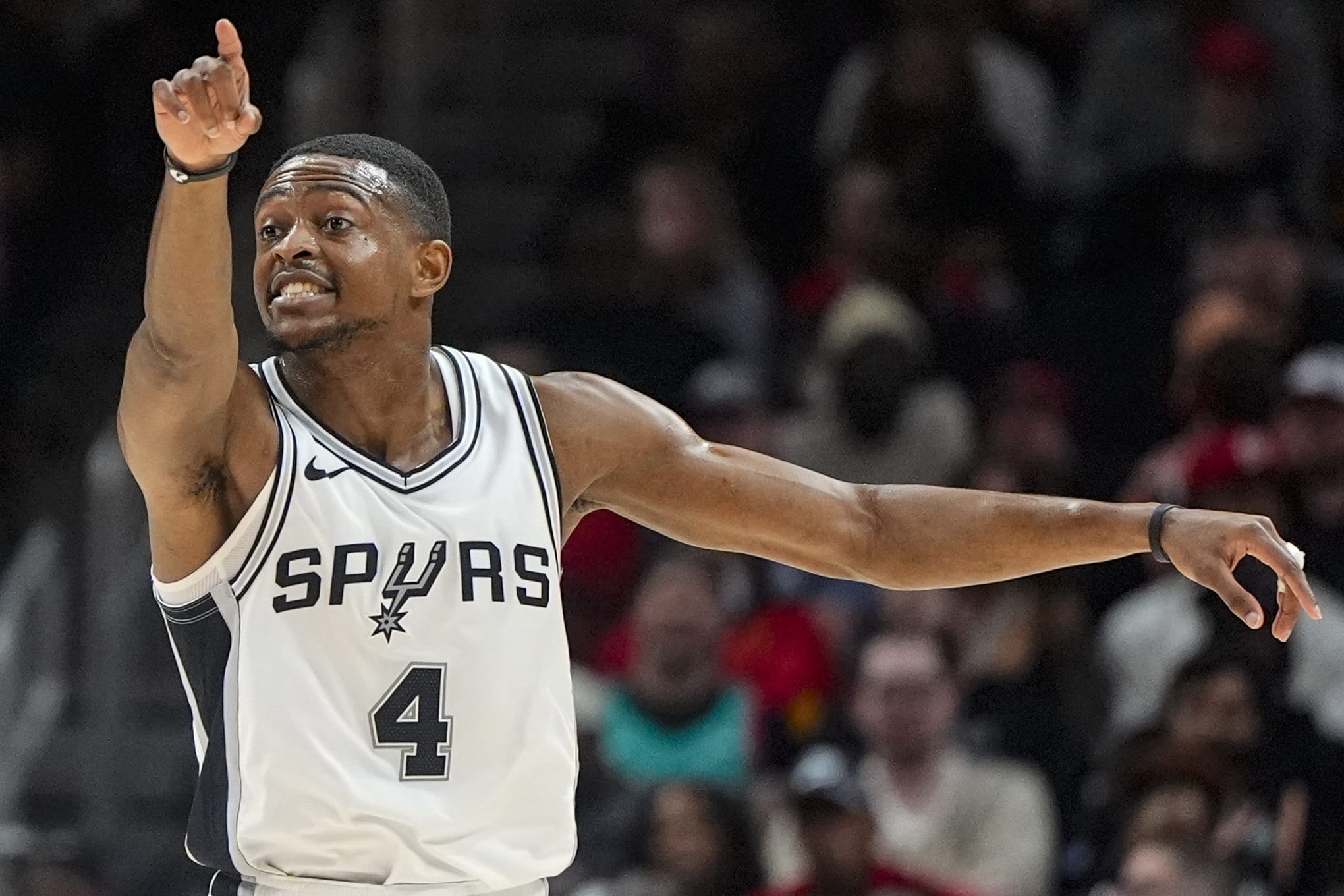 Hot Games 24/25: De'Aaron Fox z debiutem w barwach San Antonio Spurs przeciwko Atlanta Hawks
