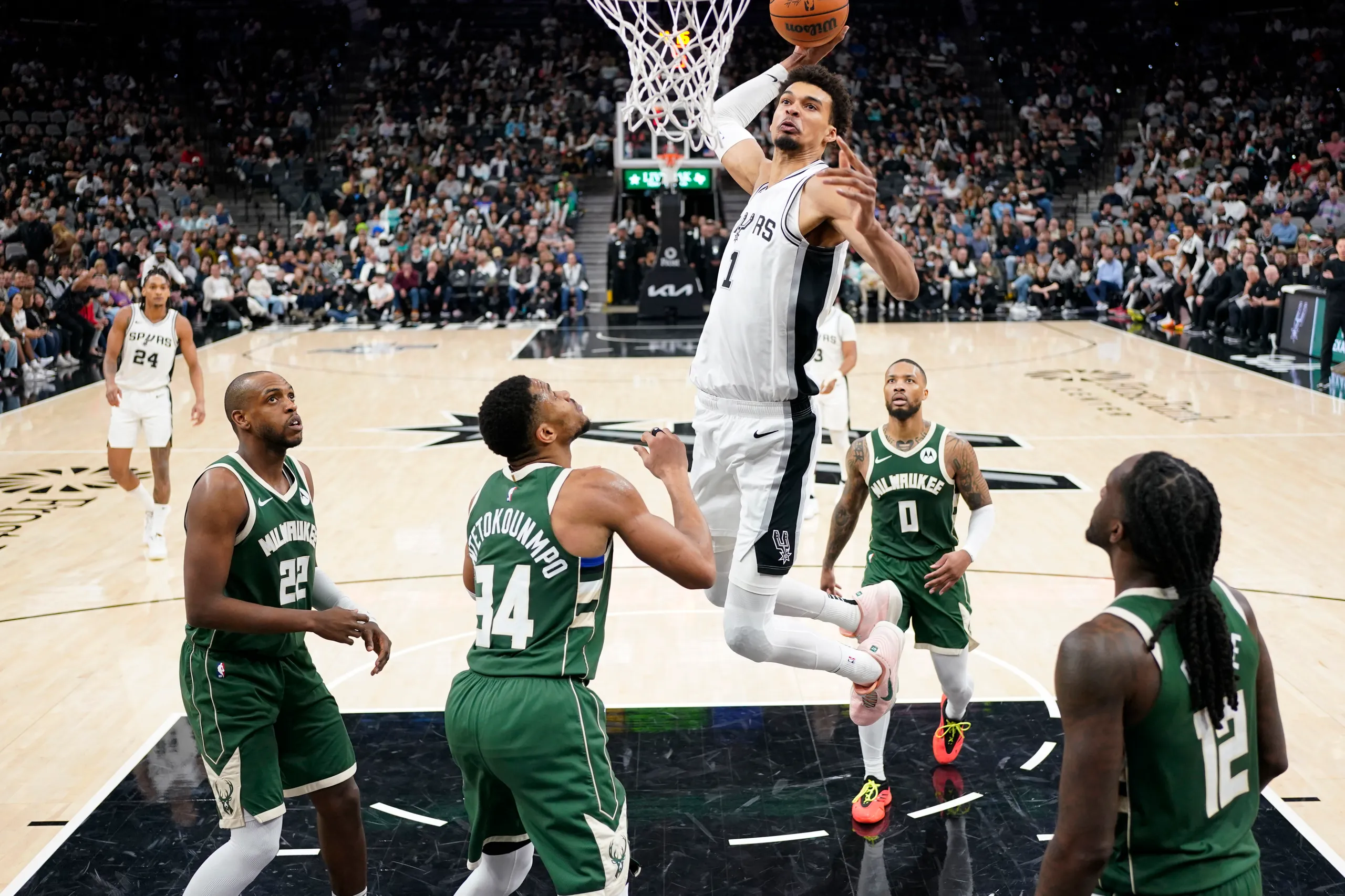 Hot Games 24/25 - San Antonio Spurs vs Milwaukee Bucks